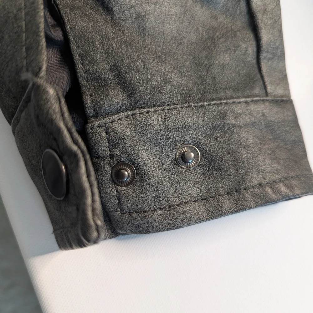 Bleu Grandeur stylish gray